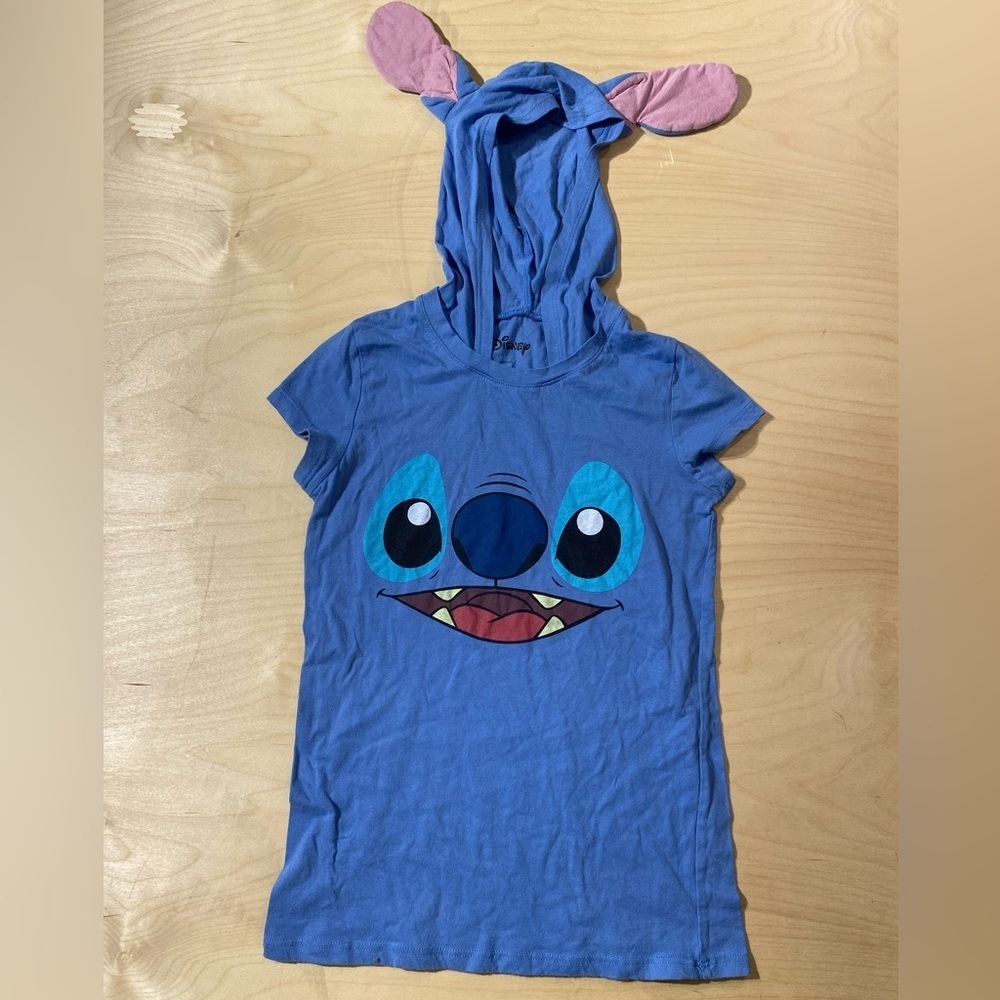 Disney Hooded Tee size XS (JL)